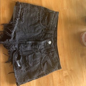 black distressed 501 levi shorts